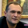 Васил Божков съблече черните тениски на охраната си