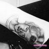 Майли Сайръс си татуира портрета на баба си