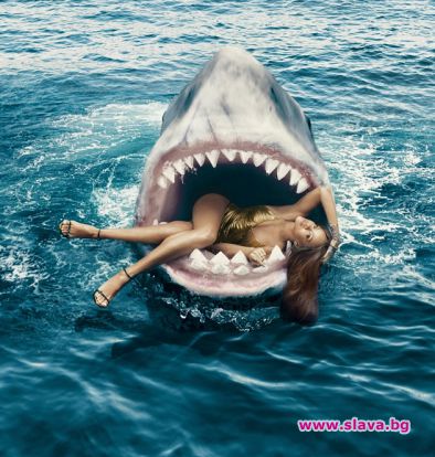 Риана се пъхна в устата на акула