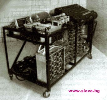 Колегите на Атанасов унищожават оригиналния компютър