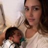 Джесика Алба гушна бебето си