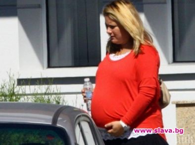 Бременната Лора Крумова зарязана от мъжа си