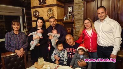 Бойко Борисов посрещна Коледа с най-близките си хора