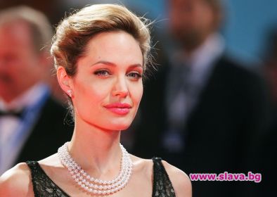 Анджелина Джоли: Красавицата на Холивуд е вече на 44