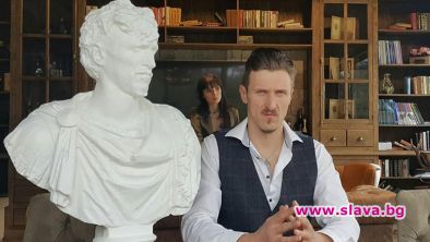 Фенове наддават за статуи на Димо Алексиев