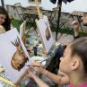  Деца и възрастни рисуват пейзажи във възрожденска къща