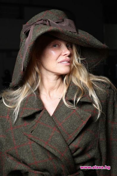 Памела Андерсън без грим на Седмица на модата в Париж