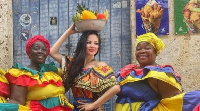 Райна шашна феновете си със снимки от Колумбия