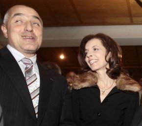 Ако има нещо по-прекрасно от Бойко Борисов, това може да бъде само половинката му Цветелина. Освен красива, тя е и преуспяваща. 
