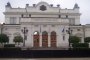 След атаката - парламентът осъмна с метална ограда