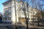 Испанската гимназия с обновен двор
