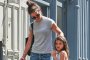 Кейти Холмс с чужди дънки на артпазар