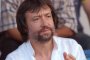 Банев с джипа на жена си на Позитано 20