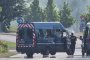 Въоръжени държат заложници в магазин край Париж 