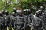   80 спецполицаи обезвреждат 1 барикадирал се бивш легионер