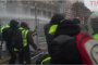   Aтмосфера на гражданска война. "Жълтите жилетки" с яростен бунт срещу Макрон