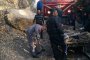 Влак дерайлира заради паднала скала на релсите 