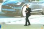 Мъск откри китайската фабрика на Tesla с танц