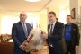 Перник подари сурвакарска маска на президента за ЧРД