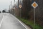 Монтираха 14 еднакви пътни знака на 300-метрова улица