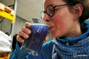  синя бира с водорасли