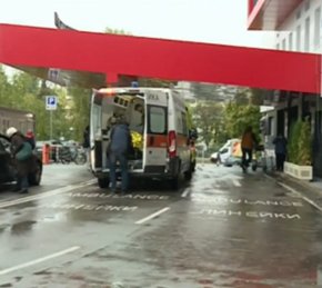  Следват 3 часа обикаляне с линейката и 4 отказа за прием в болница жената е хоспитализирана
