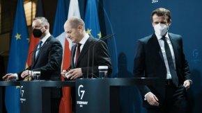  Канцлерът на Германия Шолц, президентът на Франция Макрон и държавният глава на Плоша Дуда