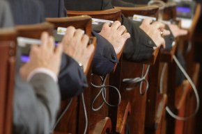 Със 127 гласа "за", 99 "против" и без въздържали се НС прие Бюджет 2022 на първо четене