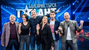С неочаквани таланти в епизода ще блеснат още - млад красавец, сериозен музикант на крехка възраст, анонимен участник
