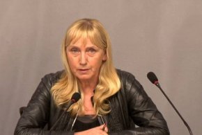 Решението бе взето с тайно гласуване снощи, в което 418 евродепутати отхвърлиха искането, 264 го подкрепиха, а 11 се въздържаха