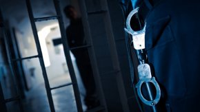 Софийската градска прокуратура (СГП) повдигна обвинение пред Софийския градски съд (СГС) на надзирател в следствен арест.