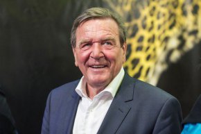 
 Причината е отказът на 77-годишния Шрьодер да напусне постовете, които заема в големи руски компании