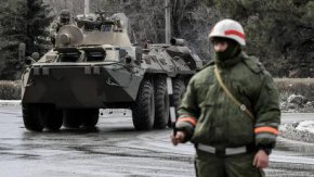 
В петък долната камара на руския парламент гласува за въвеждането на закон за строги наказания за гражданите, които разпространяват фалшиви твърдения срещу въоръжените сили на страната