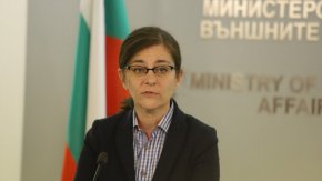 Генчовска посочи, че за 16 март е насрочено извънредно заседание на министрите на отбраната