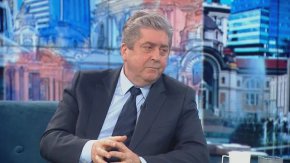Трябва да запазим дистанция, категоричен е Първанов