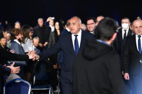 Конгресът на ГЕРБ единодушно с 943 гласа преизбра Бойко Борисов за председател на партията за следващ 4-годишен мандат.