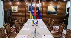 Междувременно Ройтерс цитира съветник на Владимир Зеленски, който казва, че диалогът се води "в момента"