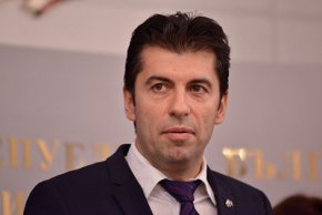 

Опасенията за разногласия в коалицията Петков обясни със старанието на Левицата да балансира между симпатиите на голяма част от избирателите си към Русия и настоящата ситуация в Украйна
