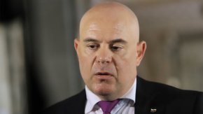 От държавното обвинение съобщиха, че Гешев е изпратил искане до КС за установяване на противоконституционност на чл. 2, ал. 2 от Закона за държавния бюджет за 2022 г.