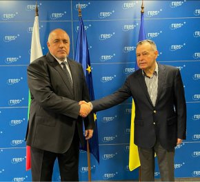 
Дипломат №1 на Киев в София поиска подкрепата на партията за затваряне на небето над Украйна от НАТО и военна помощ от България.