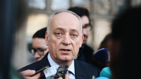 Петков обстойно се запознал с фигурата на бившия депутат от Левицата и неговата дъщеря – Десислава Йорданова, която нашумя с фалшиви дипломи като общински шеф в Община Родопи.