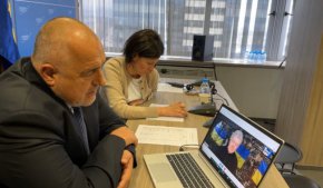 Бойко Борисов и кметът на София Йорданка Фандъкова проведоха видеоразговор с Петро Порошенко, украински политик и пети президент на Украйна