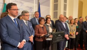 
По думите й Корнелия Нинова изземва функцията на премиера и диктува не само дневния ред на обществото, но и това на НС