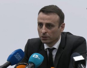 а сбирката, непризната за легитимна от настоящото ръководство на БФС, начело с Борислав Михайлов, присъстваха точно 76 делегати