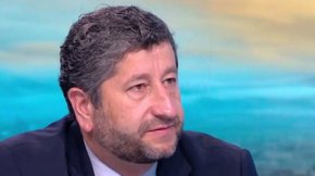 Водеща цел на съдебната реформа е да имаме правосъдие, в което може да сме сигурни, че едно за всички. Закриването на специализираните съдилища е важен елемент от съдебната реформа”, добави той