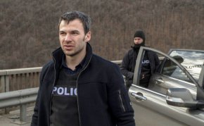 Във фокуса на делото, заведено от екранния Мартин, са отчисленията, която всички правоносители би трябвало да получат от продажбата на сериала в други страни.
