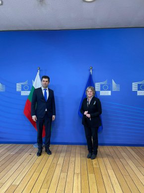 Двамата обсъдиха анализа, който ясно показва концентрацията на евросредства у нас в малко на брой фирми в различни региони на страната