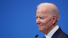  

"Не вярвам, че ще им се наложи да го направят", каза той, но отбеляза, че "са проведени дискусии, в които аз не съм участвал". 