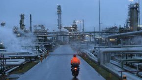 Говорителят на Европейската комисия по въпросите на климата и енергетиката Тим Макфий заяви, че блокът "ще бъде зависим от въглеродните горива от Русия до 2027 г