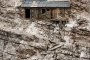 Заслон в скалите под връх Кристало